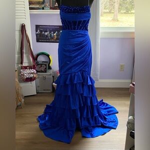 Elegant Blue Evening Gown